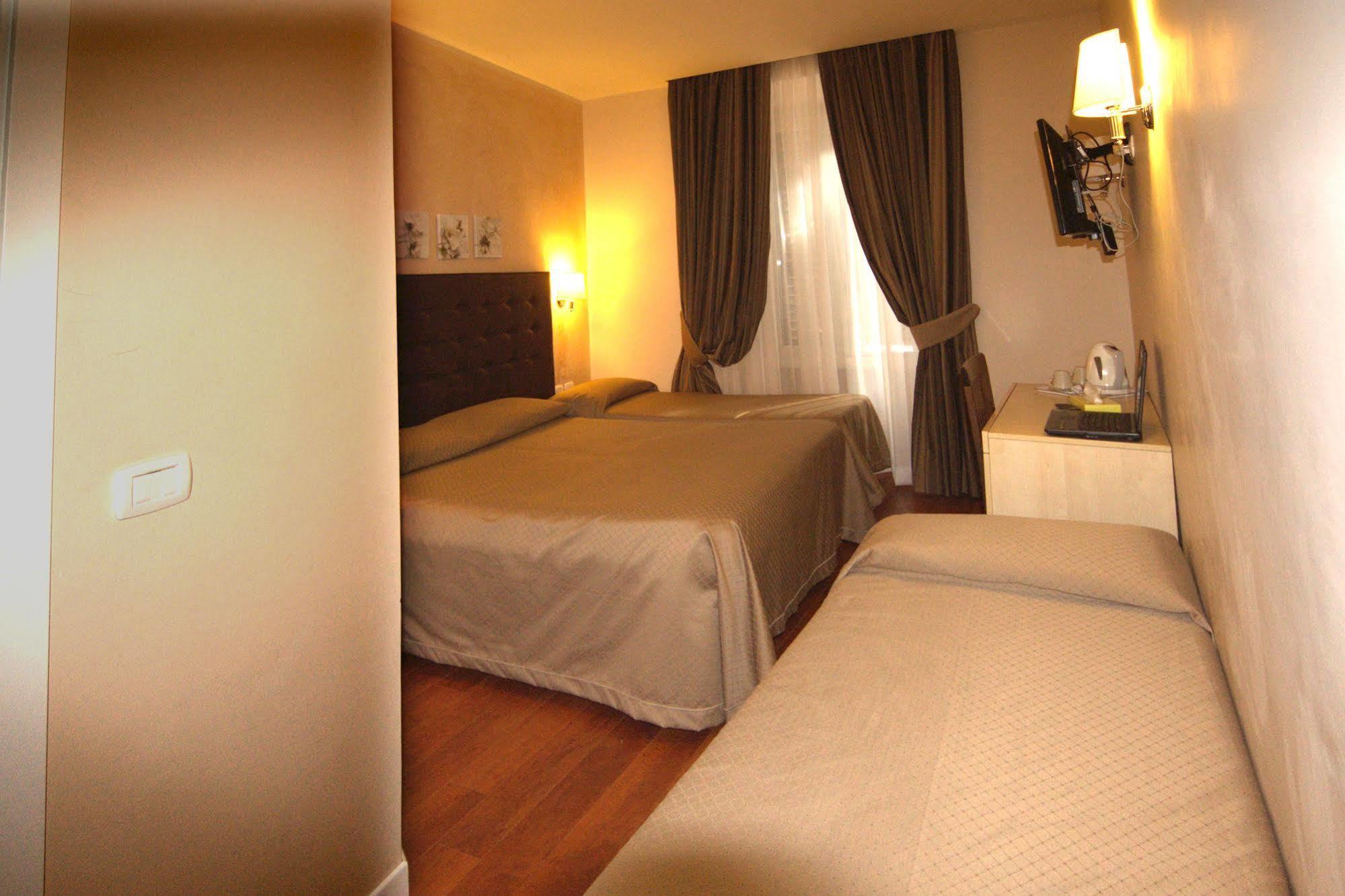 Roma Rooms Colosseum エクステリア 写真