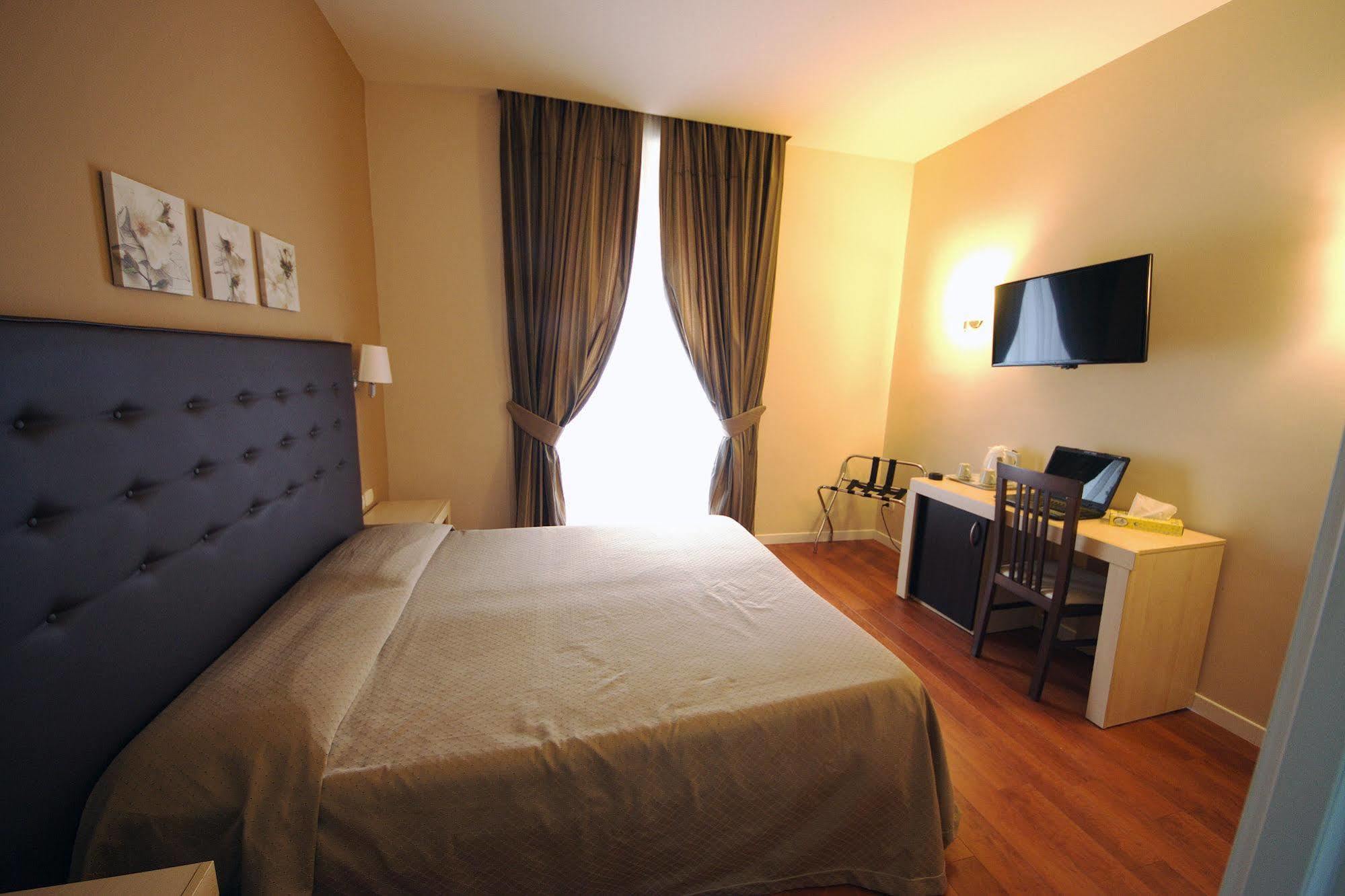 Roma Rooms Colosseum エクステリア 写真
