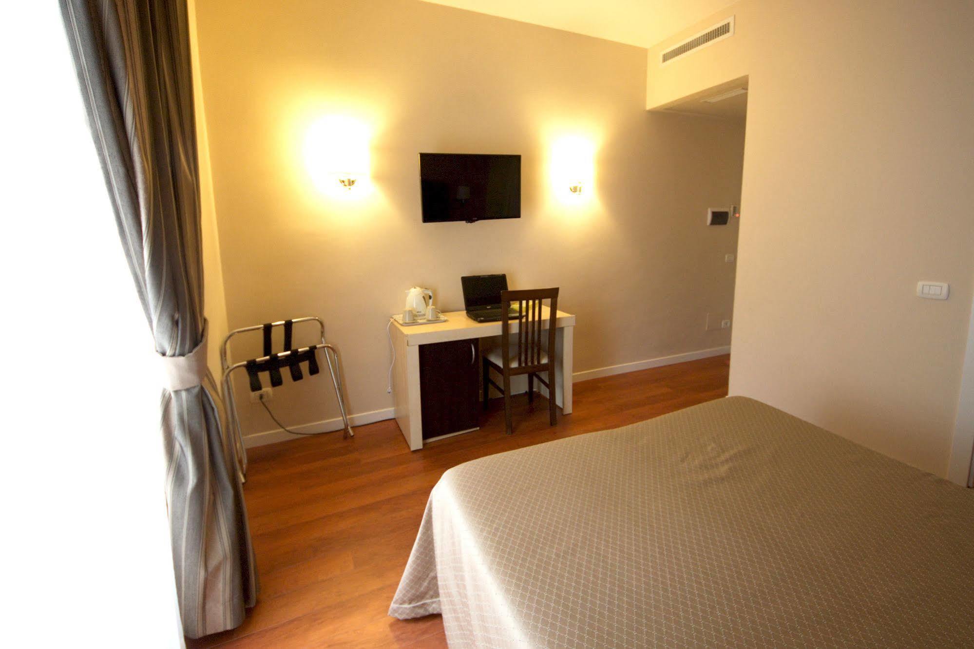 Roma Rooms Colosseum エクステリア 写真